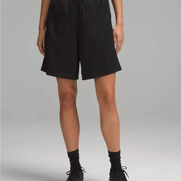 Lululemon Women’s Athletic Shorts - Relaxed Fit Mesh Shorts 8” Sz 8 Black color