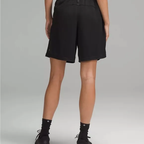 Lululemon Women’s Athletic Shorts - Relaxed Fit Mesh Shorts 8” Sz 8 Black color