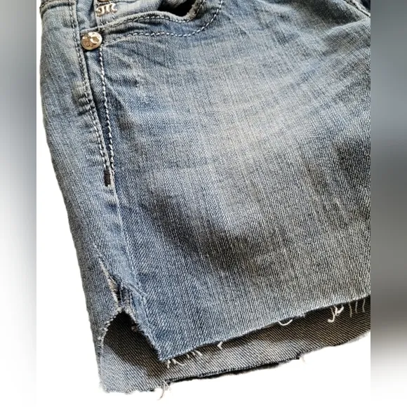 Miss Me Aztec Cutoff Premium Denim Jeans Shorts - Size 27 - EUC