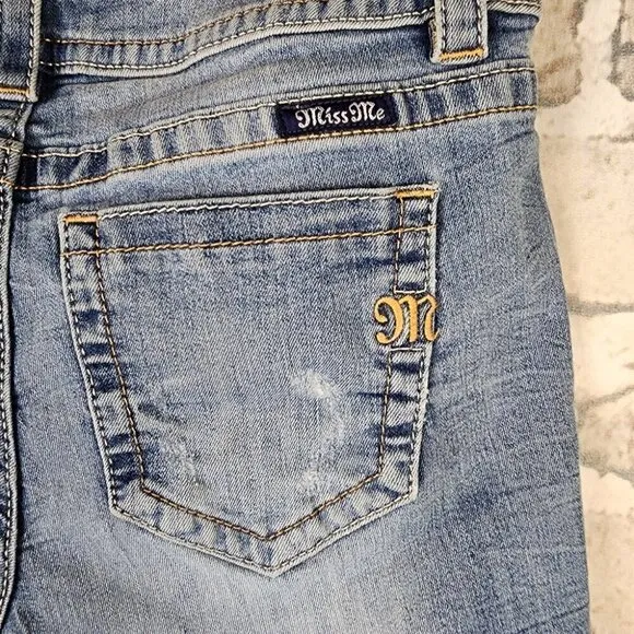 Miss Me Mid Rise Button Fly Jean Shorts Distressed Faded Medium Wash Size 27