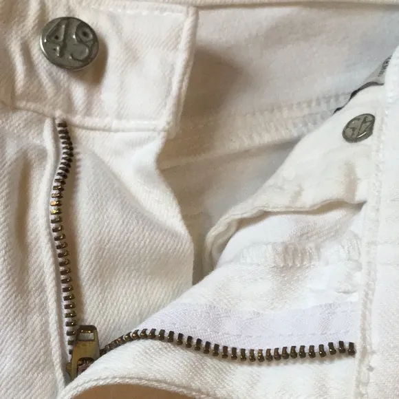 NWOT AG The Hailey Ex-Boyfriend Roll-Up Jean Shorts