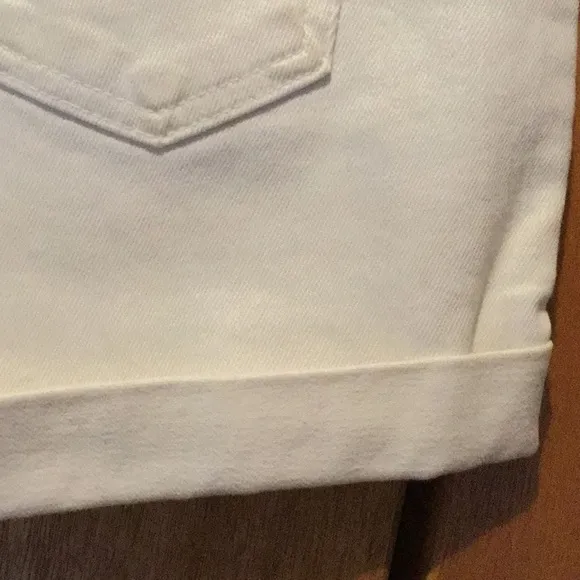NWOT AG The Hailey Ex-Boyfriend Roll-Up Jean Shorts