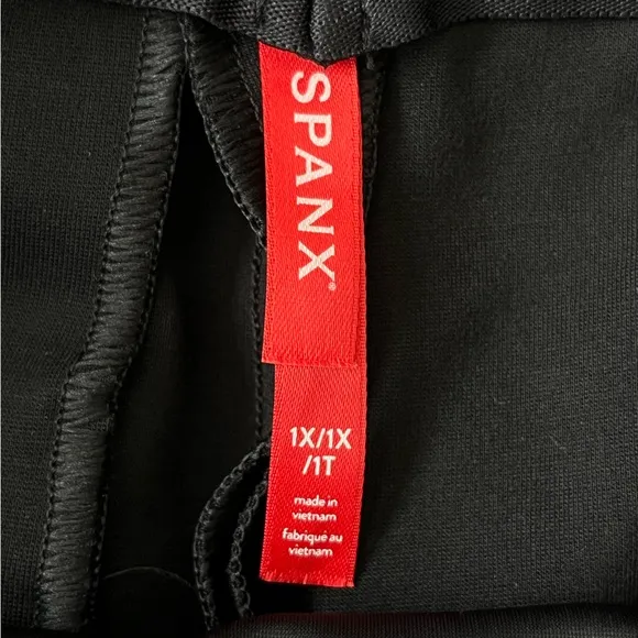 NWT Spanx the perfect A Line shorts black 1X