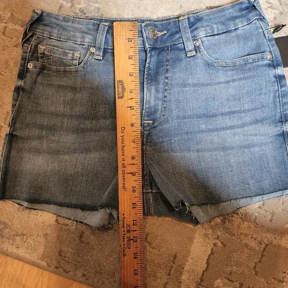 NWT TRUE RELIGION Maisie Raw Hem Shorts