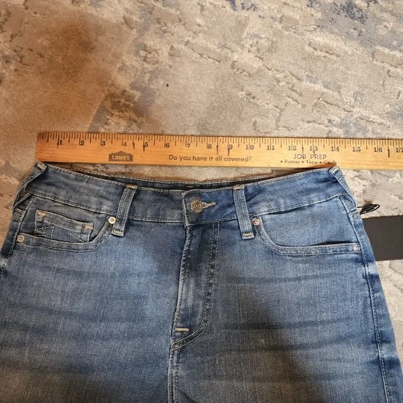 NWT TRUE RELIGION Maisie Raw Hem Shorts