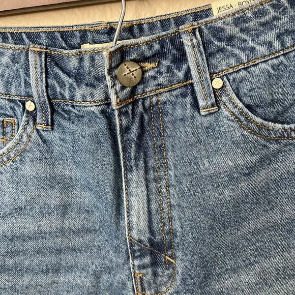 NWT Women’s Unpublished  Jessa-Boyish Denim Jean Short Size 26 #345