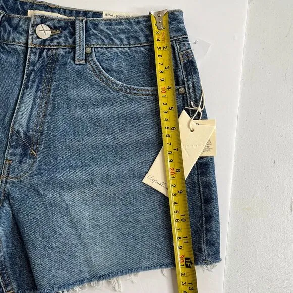 NWT Women’s Unpublished  Jessa-Boyish Denim Jean Short Size 26 #345