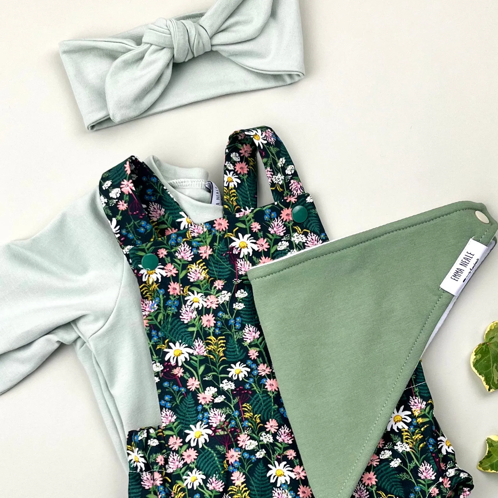 PINE BANDANA BIB