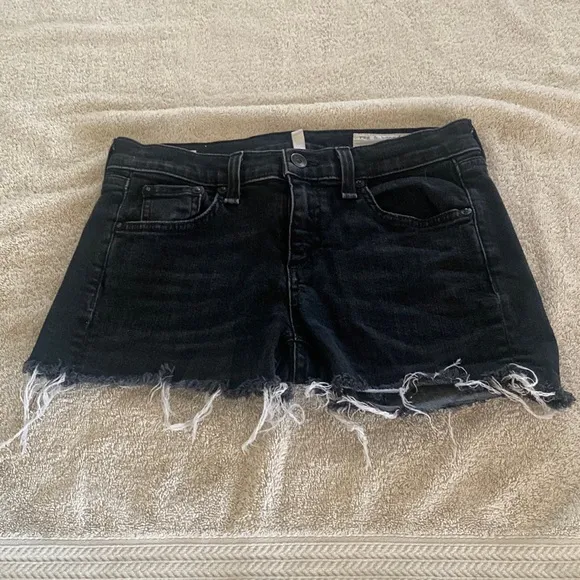 Rag &amp; Bone DRE Capri black wash great shorts. Has a nice little stretch to them
