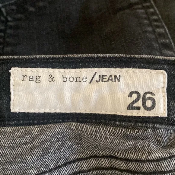 Rag &amp; Bone DRE Capri black wash great shorts. Has a nice little stretch to them