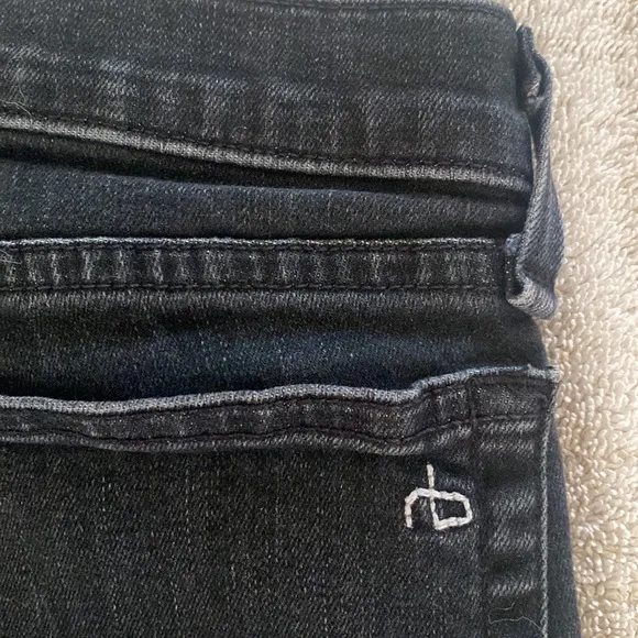 Rag &amp; Bone DRE Capri black wash great shorts. Has a nice little stretch to them