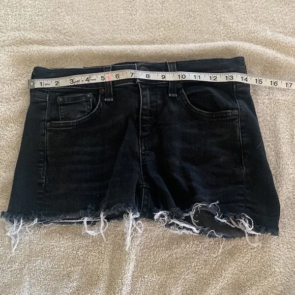 Rag &amp; Bone DRE Capri black wash great shorts. Has a nice little stretch to them
