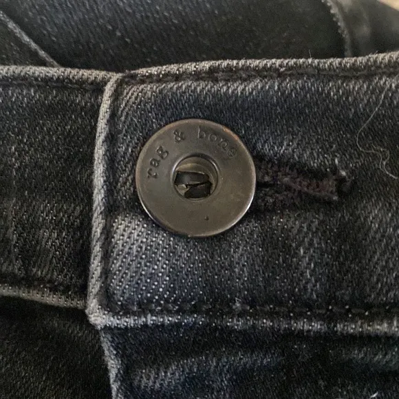 Rag &amp; Bone DRE Capri black wash great shorts. Has a nice little stretch to them