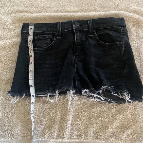 Rag &amp; Bone DRE Capri black wash great shorts. Has a nice little stretch to them