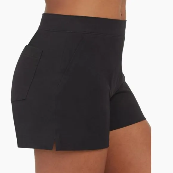 Spanx Classic Black On-the-Go Polished 6&quot; Stretch Shorts Size M