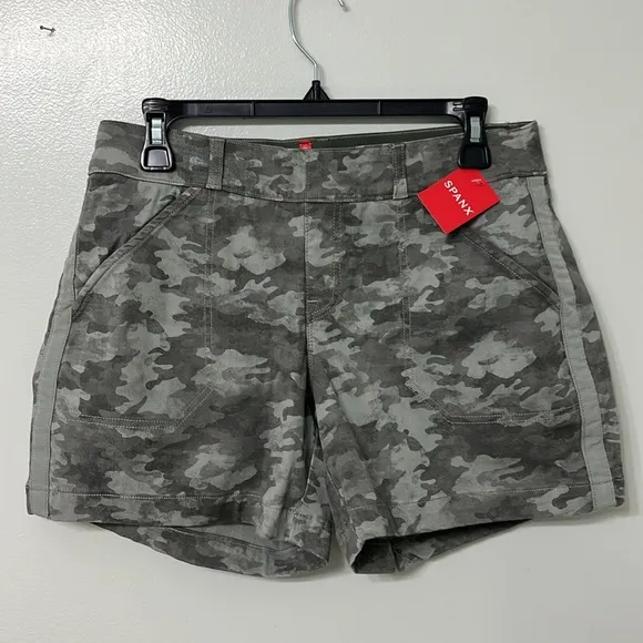 SPANX Grey Camo Stretch Twill Shorts, women's size medium.