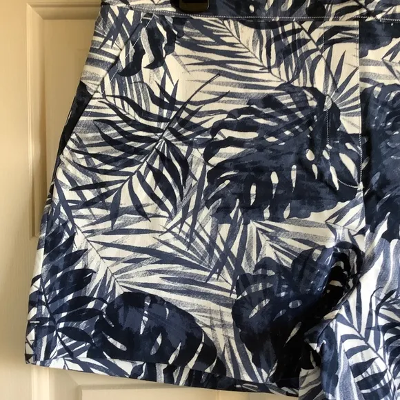 SPANX On the Go Print 4-Inch Shorts Tropical Palm Navy SZ XL