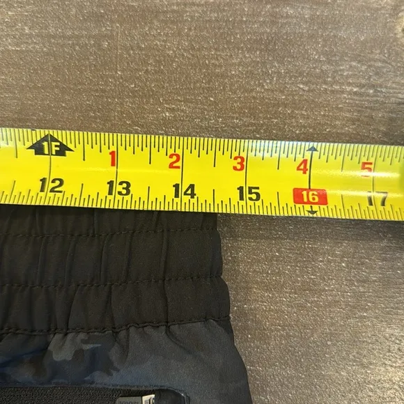 Vuori Women’s Clementine Performance Shorts 2.0 Grey Black Size M