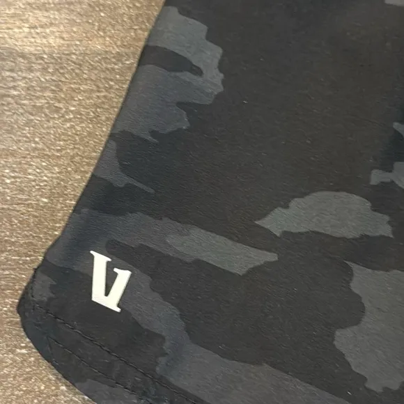 Vuori Women’s Clementine Performance Shorts 2.0 Grey Black Size M